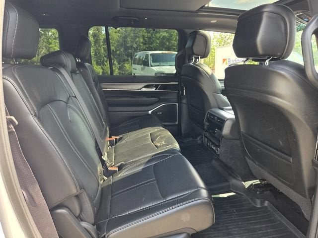 2023 Jeep Wagoneer Base
