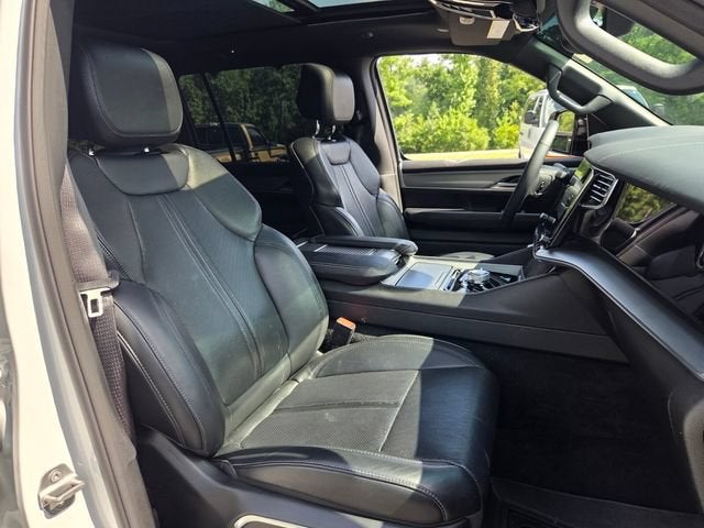 2023 Jeep Wagoneer Base