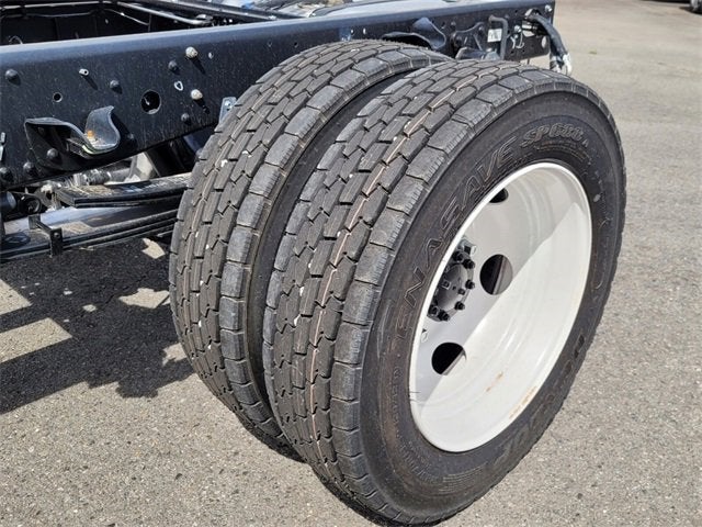 2025 Chevrolet Low Cab Forward 4500 MEDIUM ASH GRAY