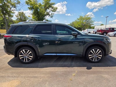 2022 Nissan Pathfinder Platinum