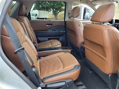 2023 Nissan Pathfinder Platinum