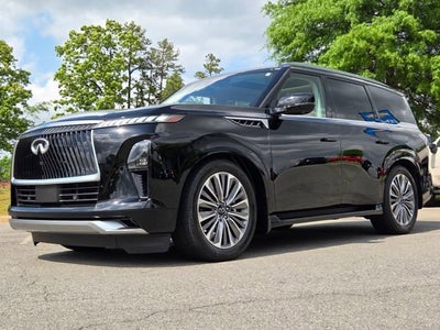 2025 INFINITI QX80 LUXE