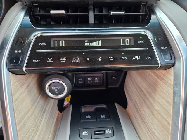 2024 Toyota Venza LE