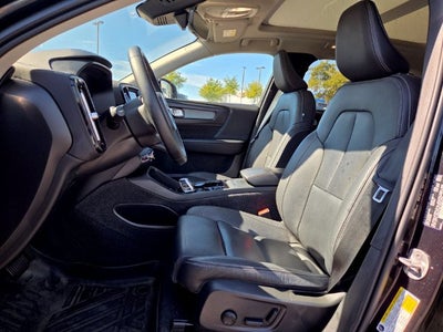 2024 Volvo XC40 Plus Bright Theme