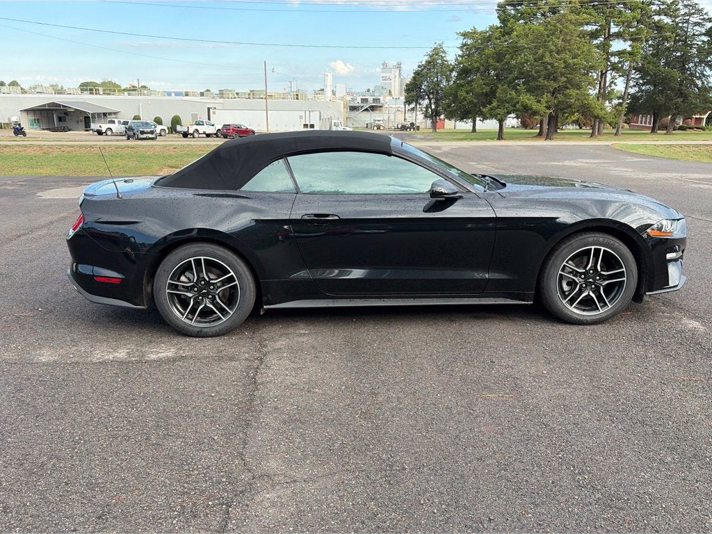 2022 Ford Mustang EcoBoost