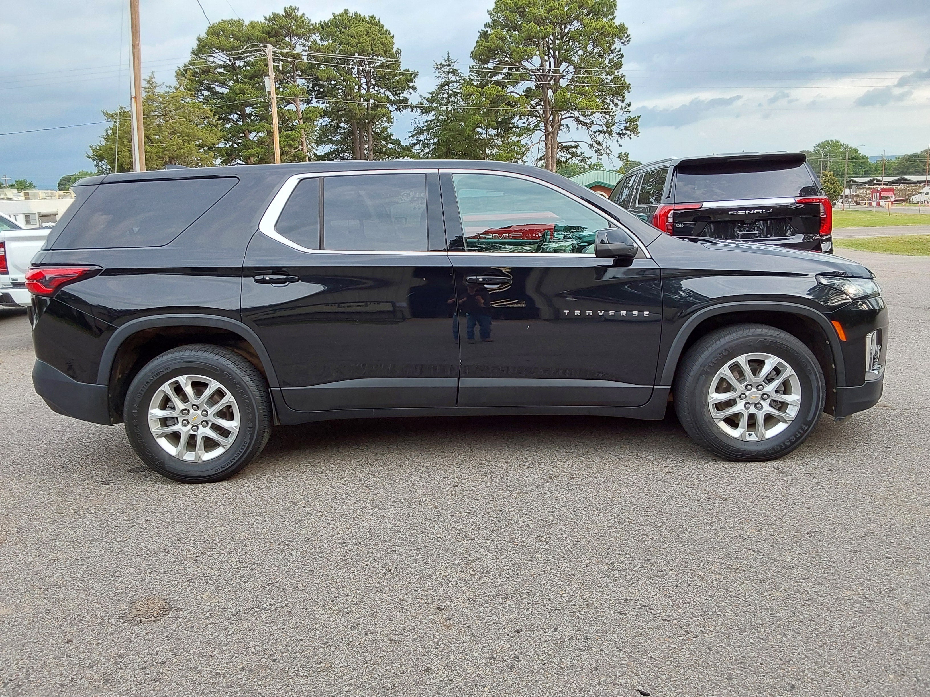 2022 Chevrolet Traverse LS