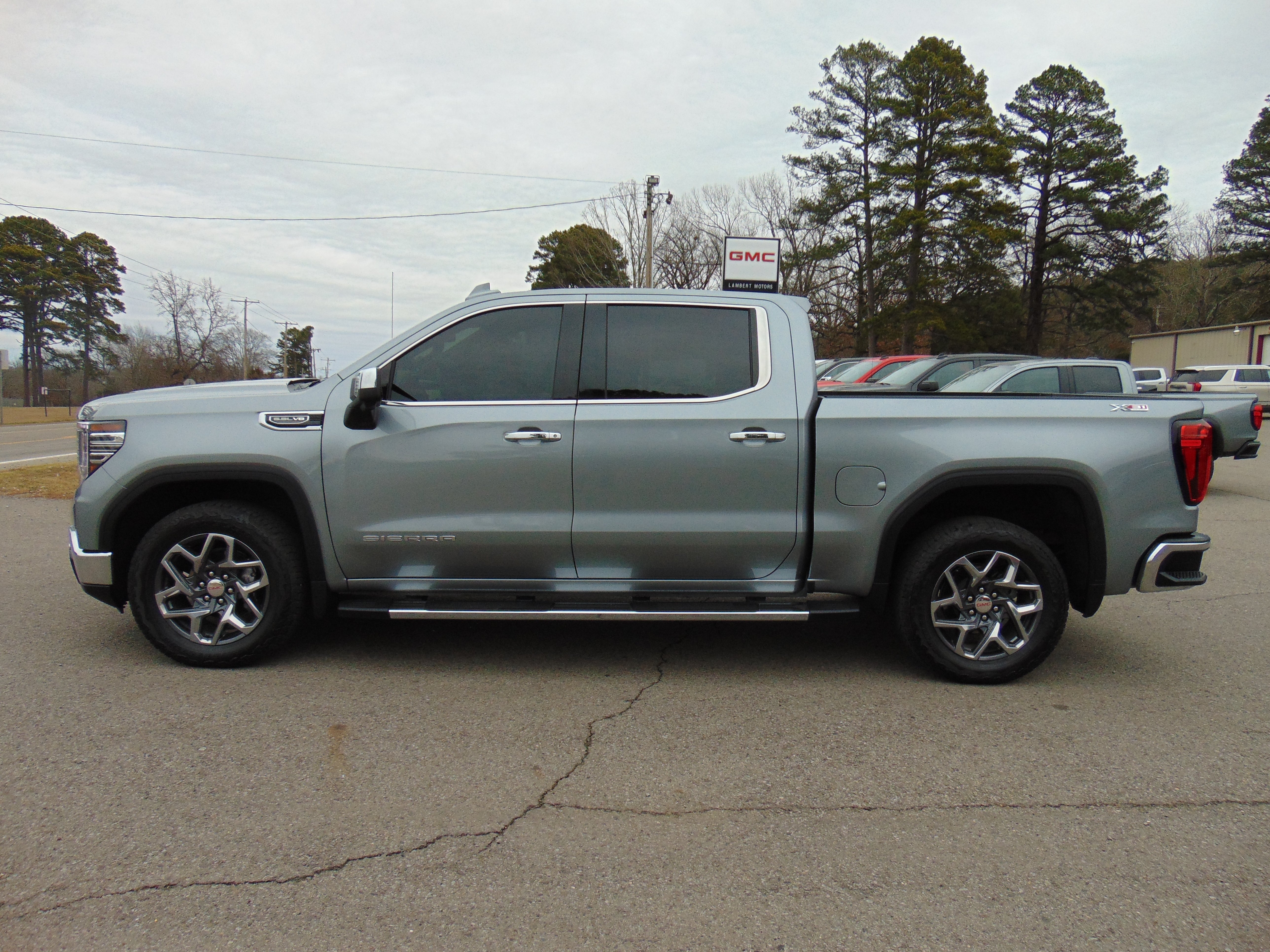 2025 GMC Sierra 1500 SLT